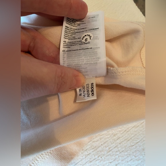 Women’s Adidas Trefoil Cream and White Oversized Shortsleeved Tee shirt Medium - Picture 8 of 8